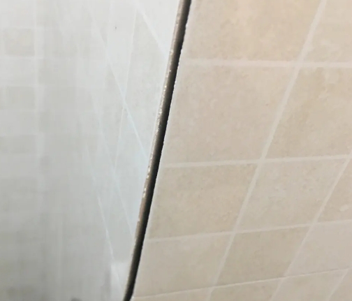 元氏瓷砖空鼓维修公司分享阳台瓷砖脱落的修复过程可以分为以下几个步骤