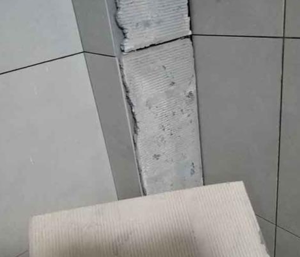 元氏瓷砖空鼓维修公司分享下厨房瓷砖脱落的补救措施。